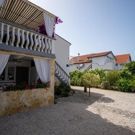 Apartman Mira Vir