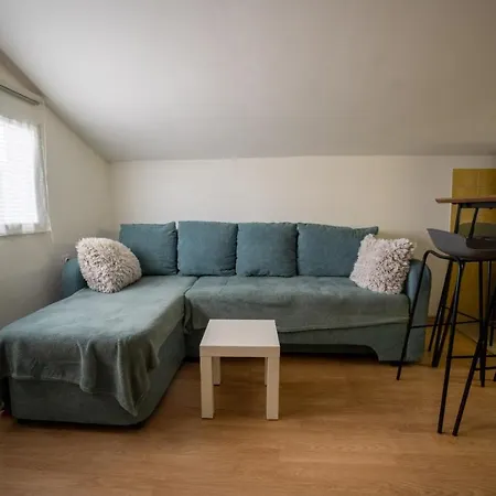 Apartment Mira Vir