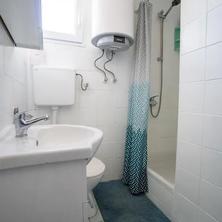 Apartment Mira Vir