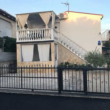 Mira *